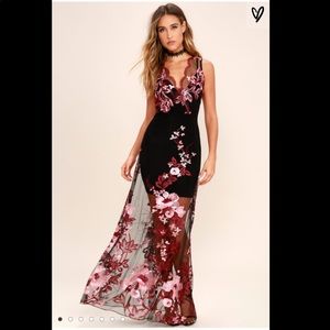 Lulu’s Bloom Embroidered Maxi Dress- Size S